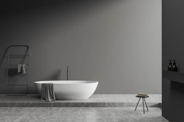 Küvetli karanlık banyo, podyumda havluyla merdiven, gri beton zeminde havluyla masa. Lüks otel dairesindeki tuvalette. Fotokopi alanı. 3B görüntüleme