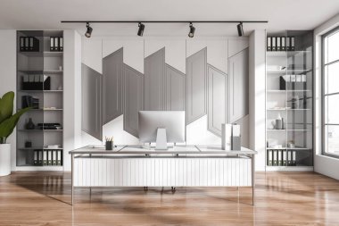 Masasında bilgisayar, dosyalarla ve dekorasyonla dolu bir raf ve ahşap zemin olan beyaz ceo odası. Şehir manzaralı pencere. İş alanı, 3B oluşturma