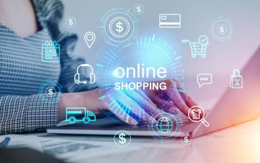 İş kadını elleri ve dizüstü bilgisayarı, masaüstü uygulaması ve online alışveriş hologramı için yardım. Farklı parlayan simgeler ve devreler. Dijital ödeme kavramı