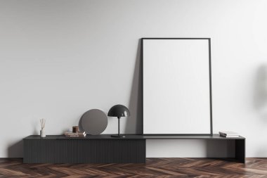 Dekorasyon, kitaplar ve lambayla birlikte ışık sergisi. Ahşap zeminde minimalist sanat alanı. Karanlık raftaki posteri süsle. 3B görüntüleme