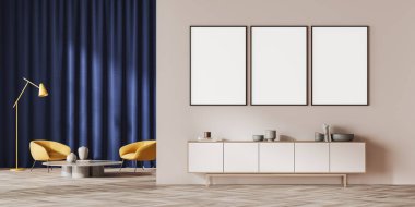 Dairenin içi aydınlık, iki koltuk ve sehpa, girişten önce sanat süslemeleri olan şifonyer, ahşap zemin. Üç tane boş poster. 3B görüntüleme