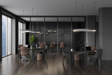 Karanlık ofis odasının önü panoramik pencereli Singapur manzaralı koltuk, dizüstü bilgisayarlı masa ve meşe ağacından zemin. Çalışma süreci ve buluşma yeri kavramı. 3d oluşturma