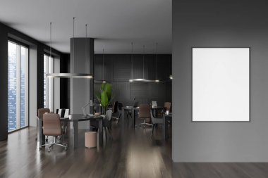 Karanlık ofis odasının içi boş beyaz poster, Singapur manzaralı panoramik pencere, koltuk, dizüstü bilgisayarlı masa ve meşe ağacından zemin. Çalışma için uygun bir yer. Model yap. 3d oluşturma