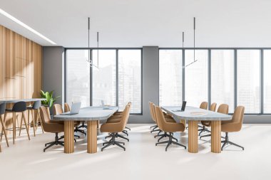 Karanlık ofis odasının iç tarafında Singapur manzaralı panoramik pencereler, toplantı tahtası, dizüstü bilgisayarlı masa ve beton zemin. Çalışma süreci ve buluşma yeri kavramı. 3d oluşturma