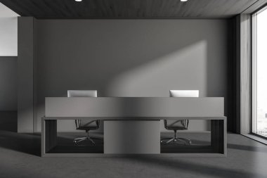 Ofis masası ve bilgisayar ile karanlık resepsiyon. Şehir manzarasında panoramik pencere, gri beton zemin. İş yeri girişi. Mokup boş gri duvar, 3B görüntüleme