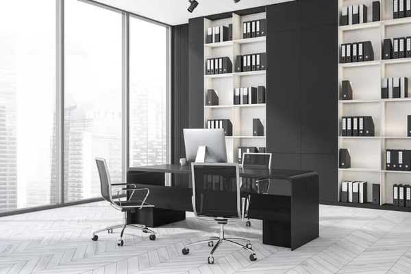 Masasında bilgisayar, yan görüş, beyaz ahşap zeminde koltuklar olan danışma odası. İş belgeleriyle dolu raflar. Singapur şehir manzarasında panoramik pencere. 3B görüntüleme