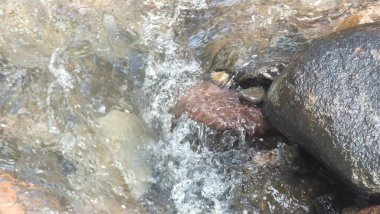 Şelale arka planlı nehir kayası, cidahu sukabumi batı java