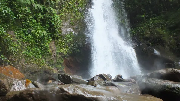 Flussfelsen Mit Wasserfallhintergrund Cidahu Sukabumi West Java — Stockfoto