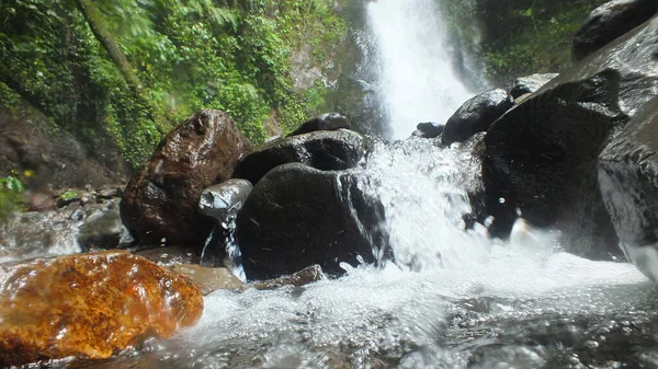 Flussfelsen Mit Wasserfallhintergrund Cidahu Sukabumi West Java — Stockfoto
