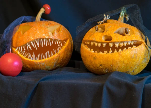 Tema Halloween Abóbora Esculpida Com Sorriso Assustador Velas Acesas Aranhas — Fotografia de Stock