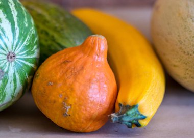 Kabaklı resim, kabak, karpuz ve kavun, sonbahar hasat zamanı, vejetaryen yemekleri için uygun, sebzeler sağlıklı beslenme için.