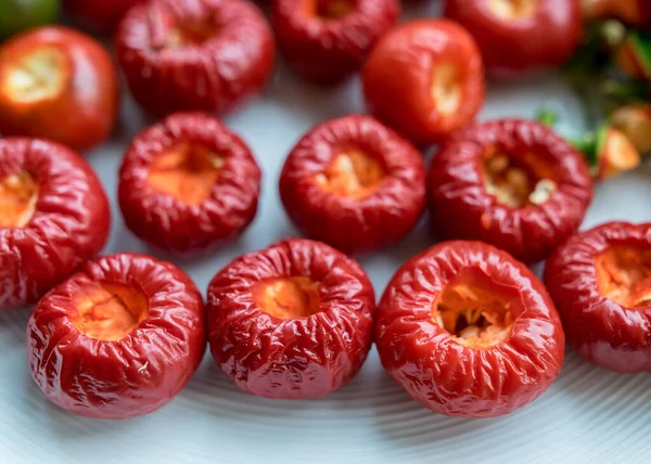 Quadro Com Pimentas Tomate Prato Branco Pimentas Preparadas Para Enlatamento — Fotografia de Stock