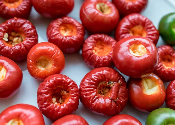 Quadro Com Pimentas Tomate Prato Branco Pimentas Preparadas Para Enlatamento — Fotografia de Stock