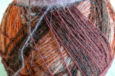 İplik dokusu yakın plan, hobi olarak örgü örmek, boş zaman geçirmenin en iyi yolu el sanatlarıdır.