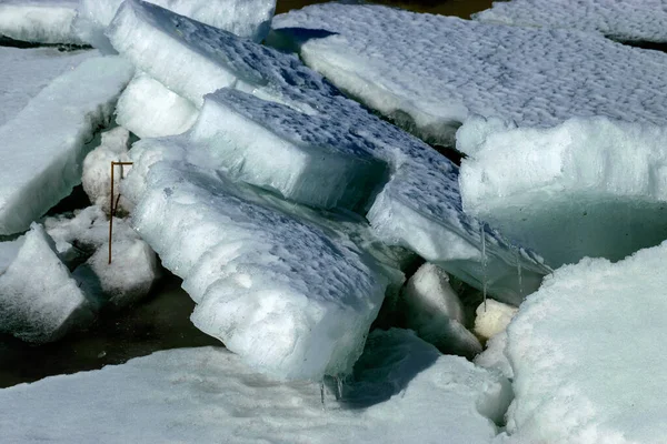 Jarní Krajina Břehem Jezera Povrch Jezera Pokryt Ledem Časné Jaro — Stock fotografie