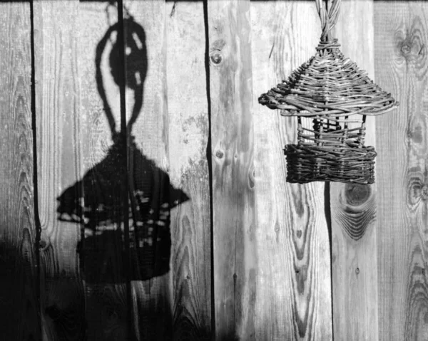 Black White Shadow Games Wooden Barn Wall Bird Feeder Shade — Stock Photo, Image