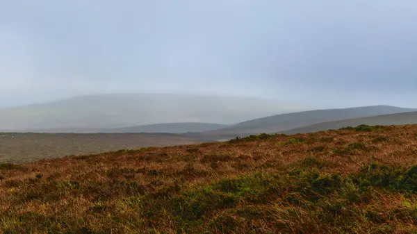 Terreno Paludoso Paesaggio Tradizionale Irlandese Cieli Nuvolosi Fuori Fuoco Concetto — Foto Stock