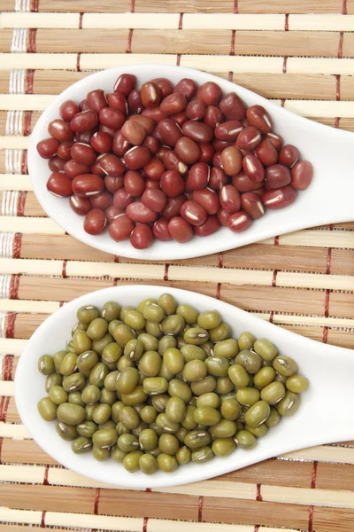 Mung and azuki beans — Stock Photo, Image