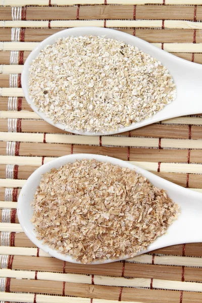 Oat and wheat bran — Stock Photo, Image