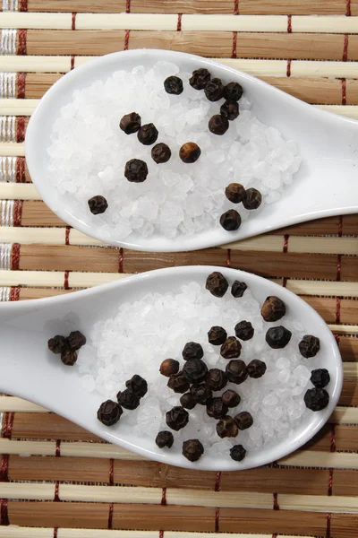 Black pepper and salt — Stock Photo, Image