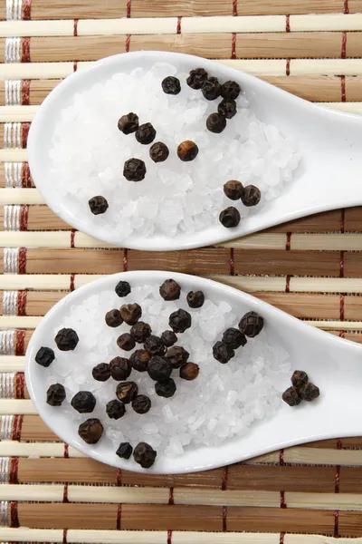 Black pepper and salt — Stock Photo, Image