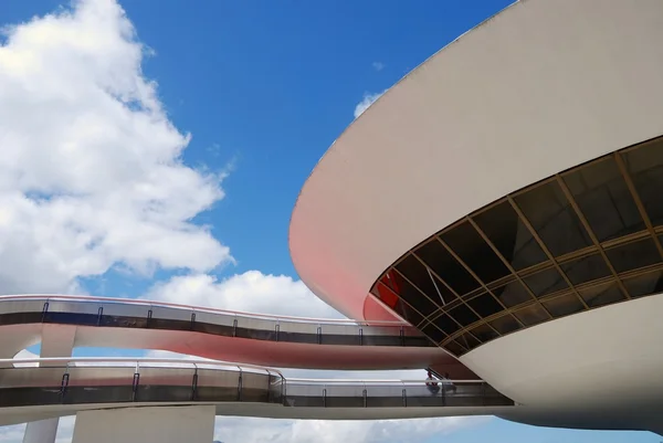 NITEROI - August 11 : Museum of Contemporary Art (MAC) on August 11, 2008 in Niteroi. Designed by Brazilian architect Oscar Niemeyer. Located in Niteroi, Rio, Brazil. — Stock Photo, Image
