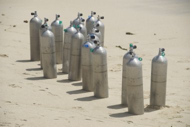 scuba tank bir plajda