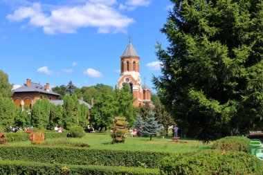 4 Eylül 2021 - Romanya 'da Curtea de Arges: Biserica Episcopala Manzarası