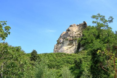 İtalya 'daki Ischia' da etkin olmayan yanardağ Monte Epomeo 'nun çevresindeki görüntüler.