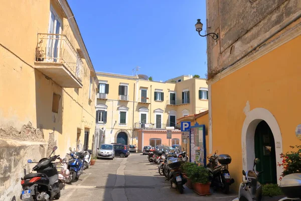 Juillet 2021 Ischia Italie Vue Sur Rue Dans Une Ville — Photo