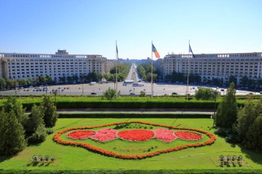 Romanya parlamentosunun terasından alınan anayasa meydanının manzarası