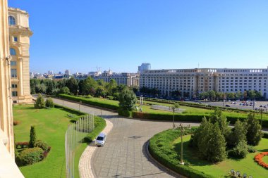 Romanya parlamentosunun terasından alınan anayasa meydanının manzarası