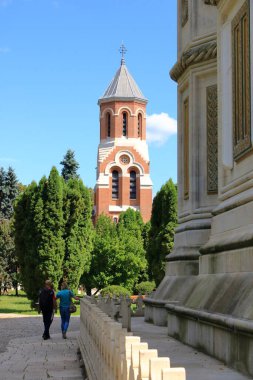 4 Eylül 2021 - Romanya 'da Curtea de Arges: Biserica Episcopala Manzarası