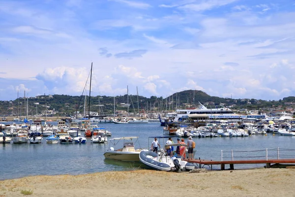 Július 2021 Forio Ischia Olaszország Táj Tenger Strand Kikötő — Stock Fotó