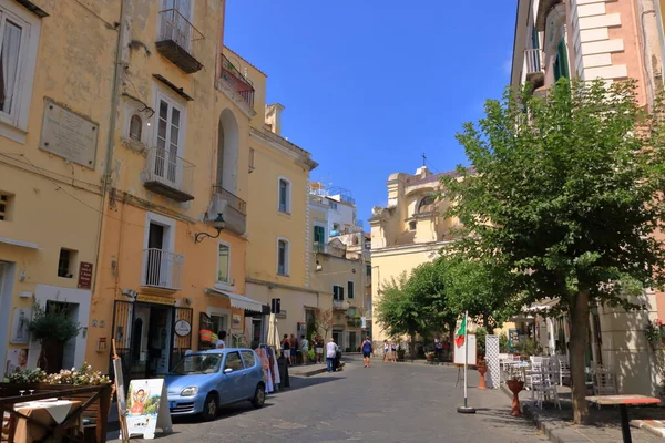 Julio 2021 Ischia Italia Vistas Calle Una Ciudad Mediterránea —  Fotos de Stock