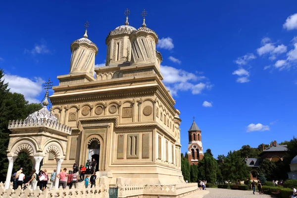 2021年9月4日 ルーマニアのCurtea Arges 多数の観光客が訪れるアルジェ修道院の眺め — ストック写真