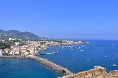 Ischia Adası - İtalya 'daki Aragonese şatosundan manzara