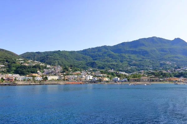 Talya Nın Ischia Adası Casamicciola Terme Marinası Ile Kıyı Manzarası — Stok fotoğraf