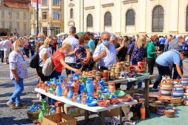 5 Eylül 2021 - Sibiu, Hermannstadt, Romanya: Targ Seramica. Ünlü yıllık seramik pazarı
