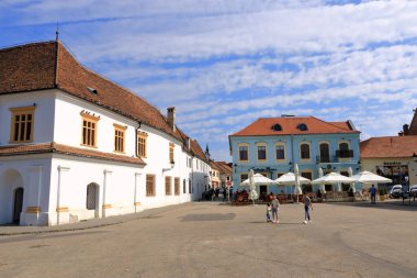 6 Eylül 2021 - Romanya 'da Medya ve Medya: Transilvanya' da eski mimariye sahip ana meydan
