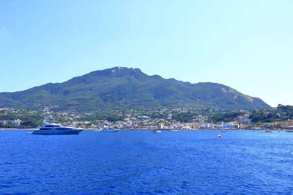 Denizden Lacco Ameno Nun Sahil Manzarasına Bakın Akdeniz Kıyısı Napoli — Stok fotoğraf