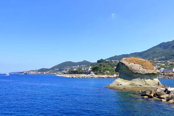 Vista Sul Paesaggio Costiero Lacco Ameno Dal Mare Costa Mediterranea — Foto Stock