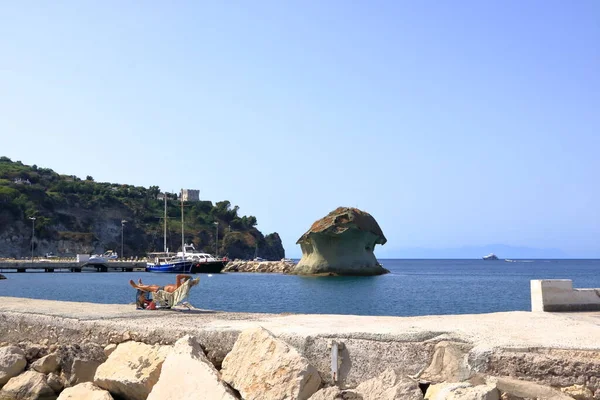 Denizden Lacco Ameno Nun Sahil Manzarasına Bakın Akdeniz Kıyısı Napoli — Stok fotoğraf