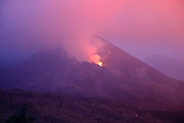 夜のビューにカンブルVieja火山ラパルマ島 カナリア諸島 スペイン — ストック写真