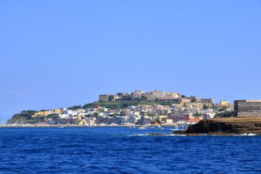 Marina di Procida, tekne manzaralı.