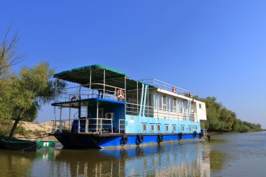 Romanya 'da Tuna Deltası' nda turistler için tekne