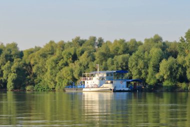 Romanya 'da Tuna Deltası' nda turistler için tekne
