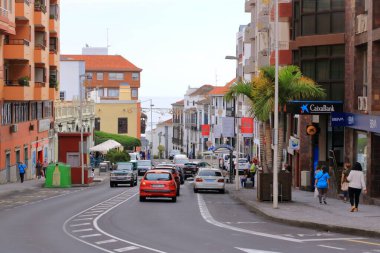 24 Kasım 2021 - Santa Cruz de La Palma, İspanya: Bulutlu bir günde Kanarya adalarının geleneksel koloni mimarisi