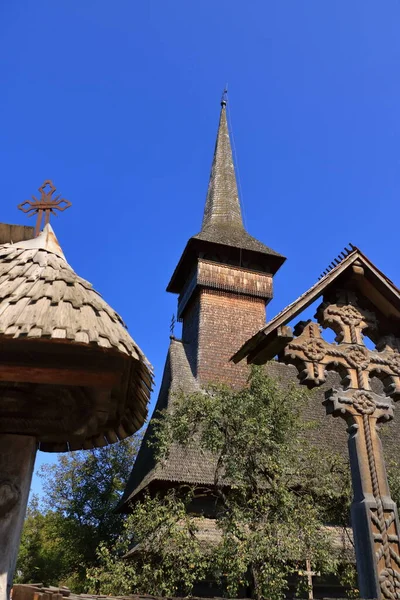 ルーマニアのボグダン ヴォダ 英語版 木造教会は1718年に建てられた — ストック写真