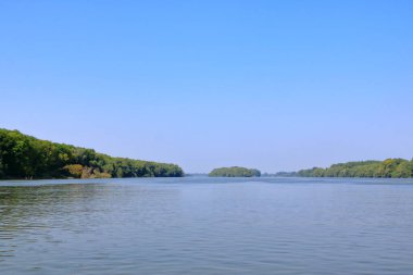 Romanya ve Avrupa 'da Tuna Deltası' nda geniş kanal manzarası